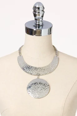 Hammered Pendant Short Necklace