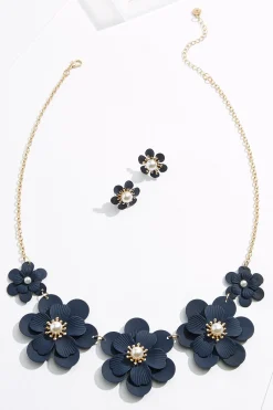 Pearl Center Flower Necklace Set