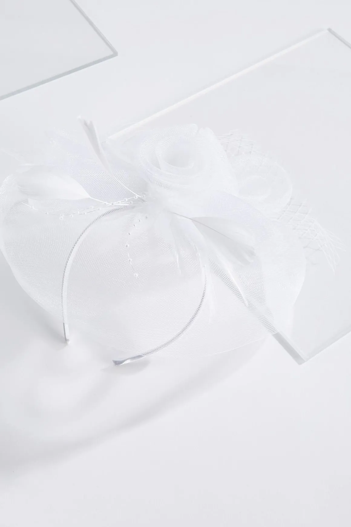 Rosette Feather Pearl Fascinator